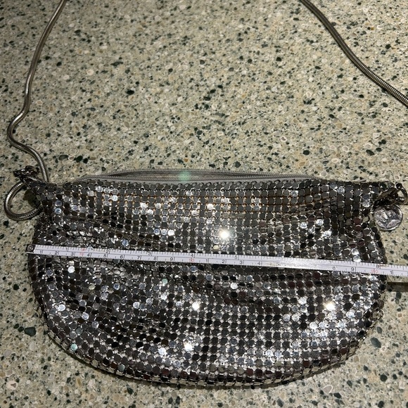 LA Regale Ltd - VINTAGE, Zipper chain metallic silver purse, metal chain - Picture 6 of 9